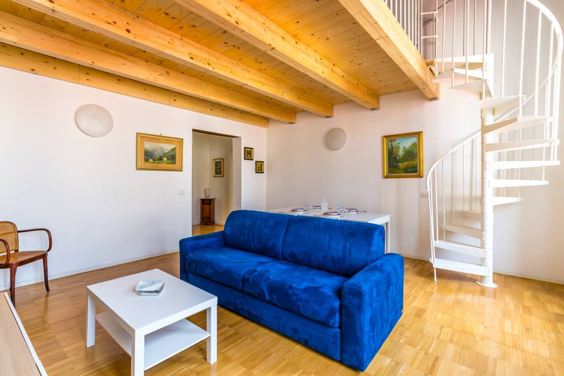 105 M² Ferienwohnung ∙ 3 Schlafzimmer ∙ 6 Gäste - Neapel