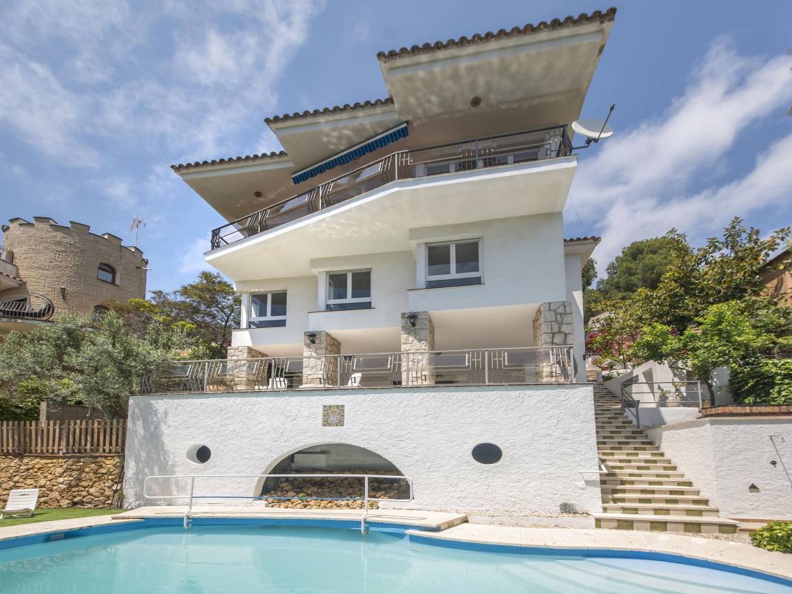 300 M² Apartment ∙ 4 Bedrooms ∙ 8 Guests - Tarragona