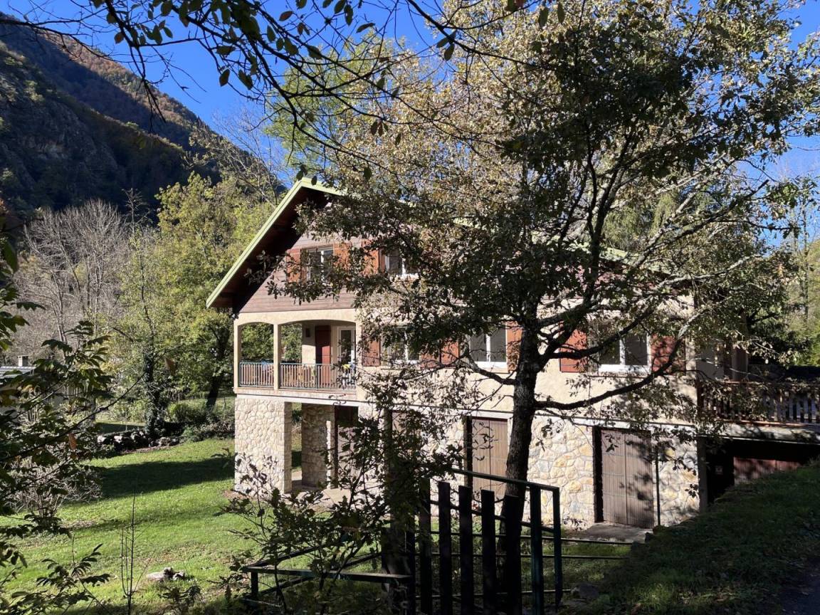 153 M² Gîte ∙ 5 Chambres ∙ 10 Personnes - Ax-les-Thermes