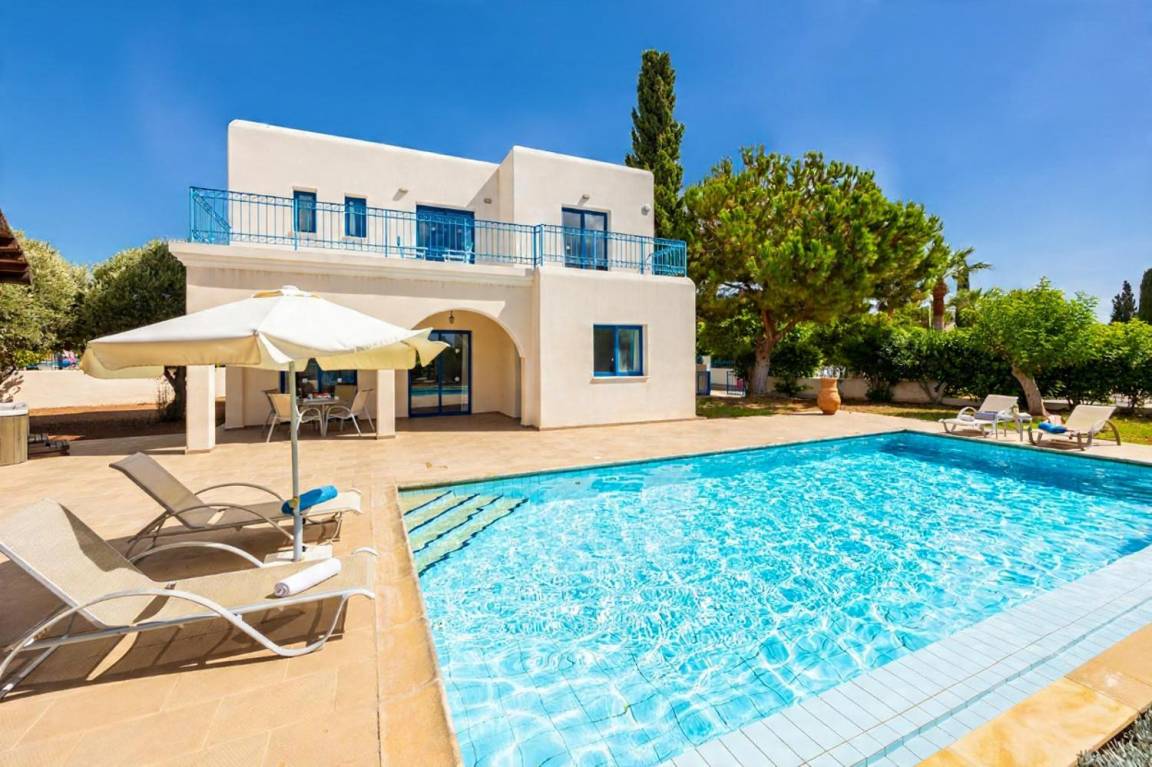 180 M² Villa ∙ 3 Bedrooms ∙ 7 Guests - Cyprus