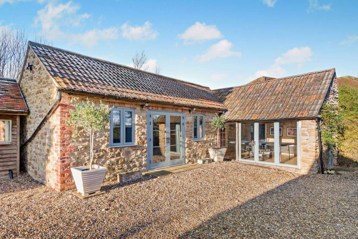 Cottage ∙ 7 Bedrooms ∙ 14 Guests - Cotswolds