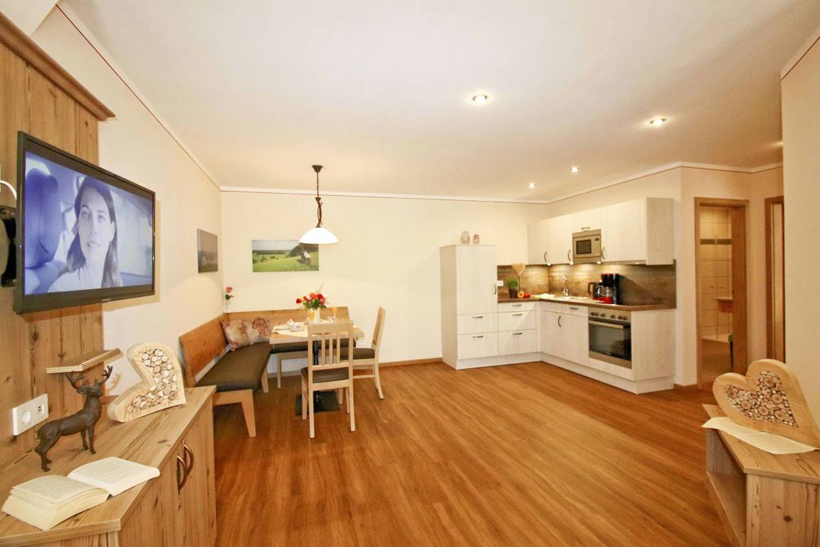 80 M² Ferienwohnung ∙ 2 Schlafzimmer ∙ 5 Gäste - Bernau am Chiemsee