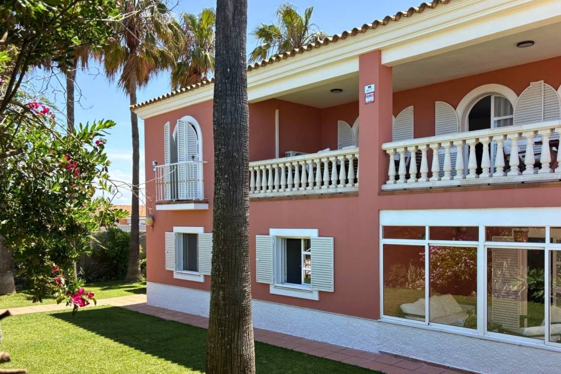 220 M² Villa ∙ 4 Makuuhuonetta ∙ 8 Vierasta - Chipiona