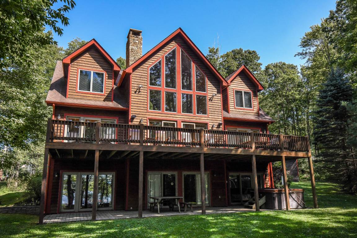 305 M² House ∙ 6 Bedrooms ∙ 16 Guests