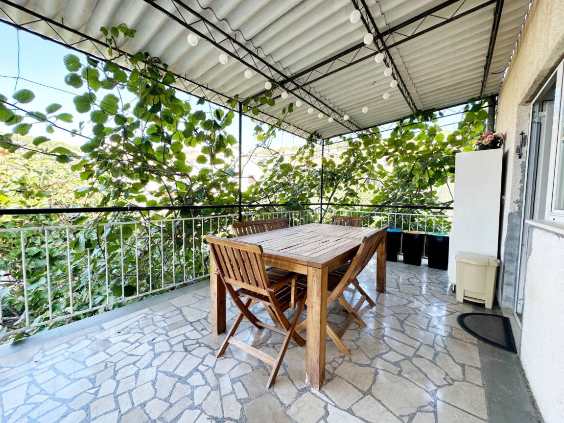 100 M² Apartment ∙ 3 Bedrooms ∙ 6 Guests - Okrug Gornji