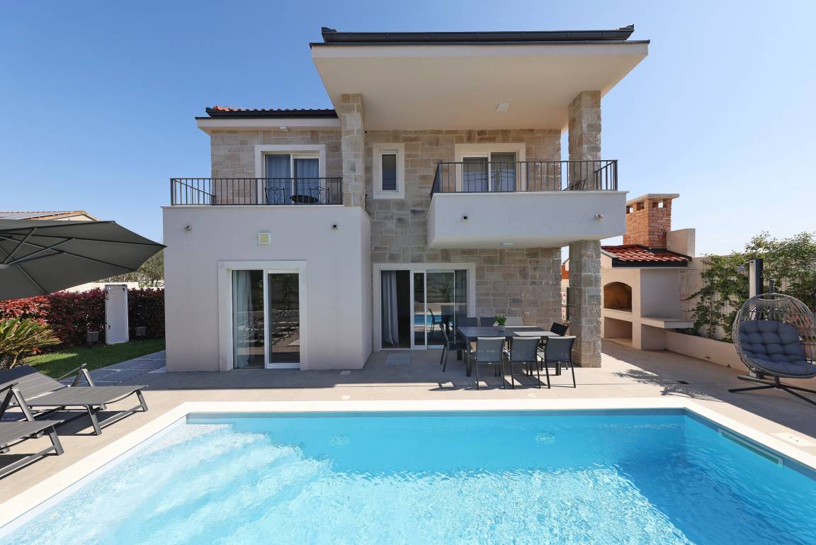 250 M² Ferienhaus ∙ 4 Schlafzimmer ∙ 8 Gäste - Zadar