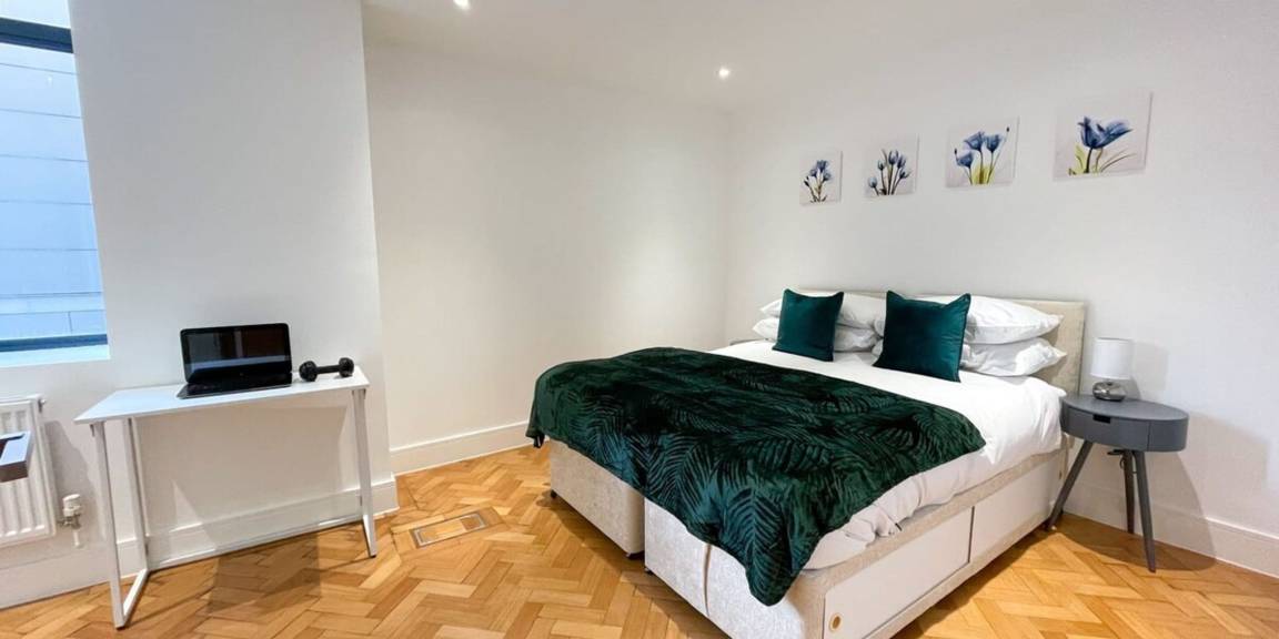 Apartment ∙ 2 Bedrooms ∙ 7 Guests - Chelmsford