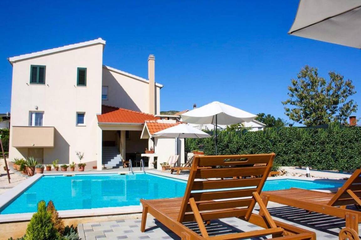 220 M² House ∙ 5 Bedrooms ∙ 12 Guests - Croatia