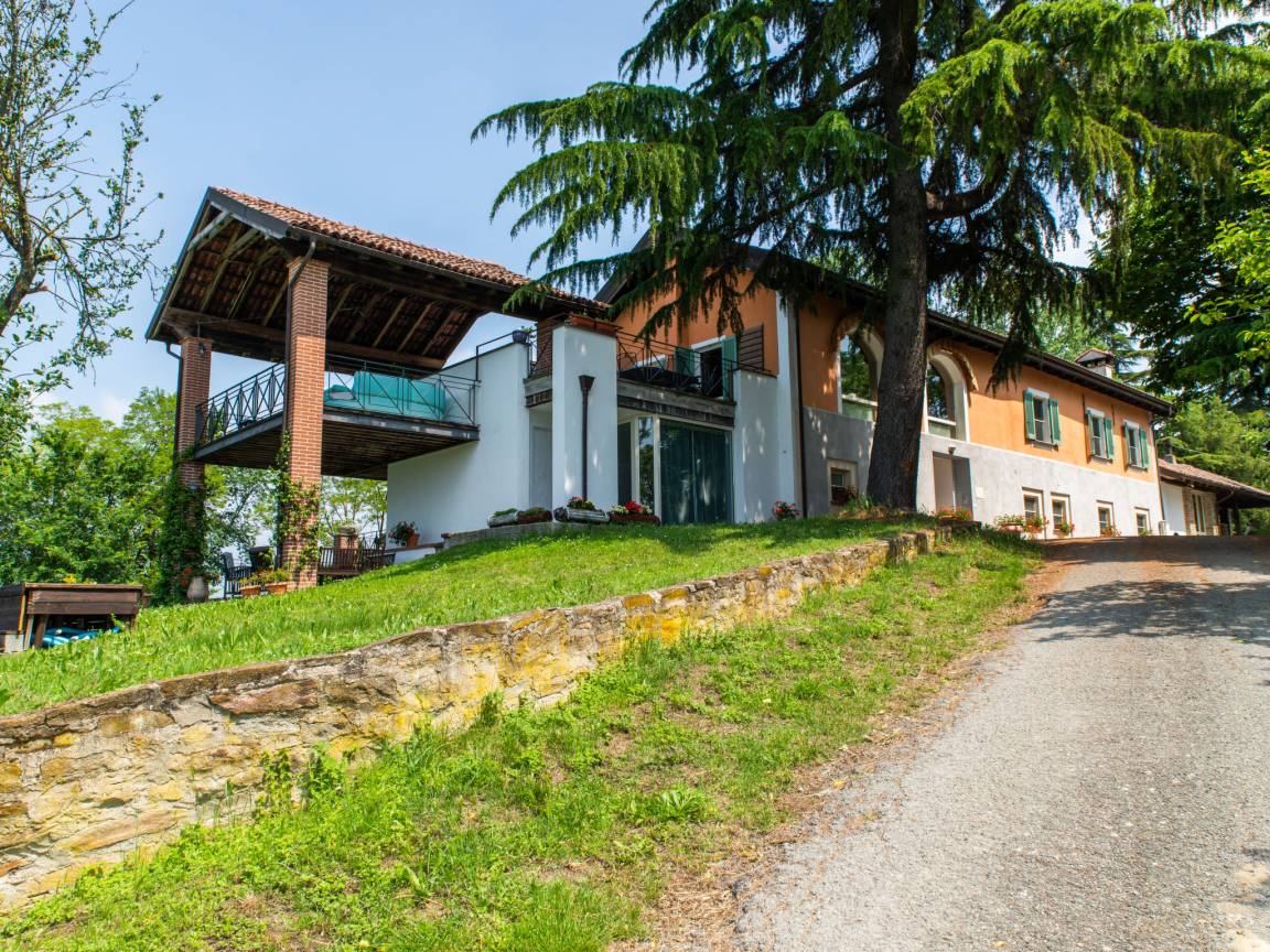 280 M² House ∙ 5 Bedrooms ∙ 12 Guests - Piedmont