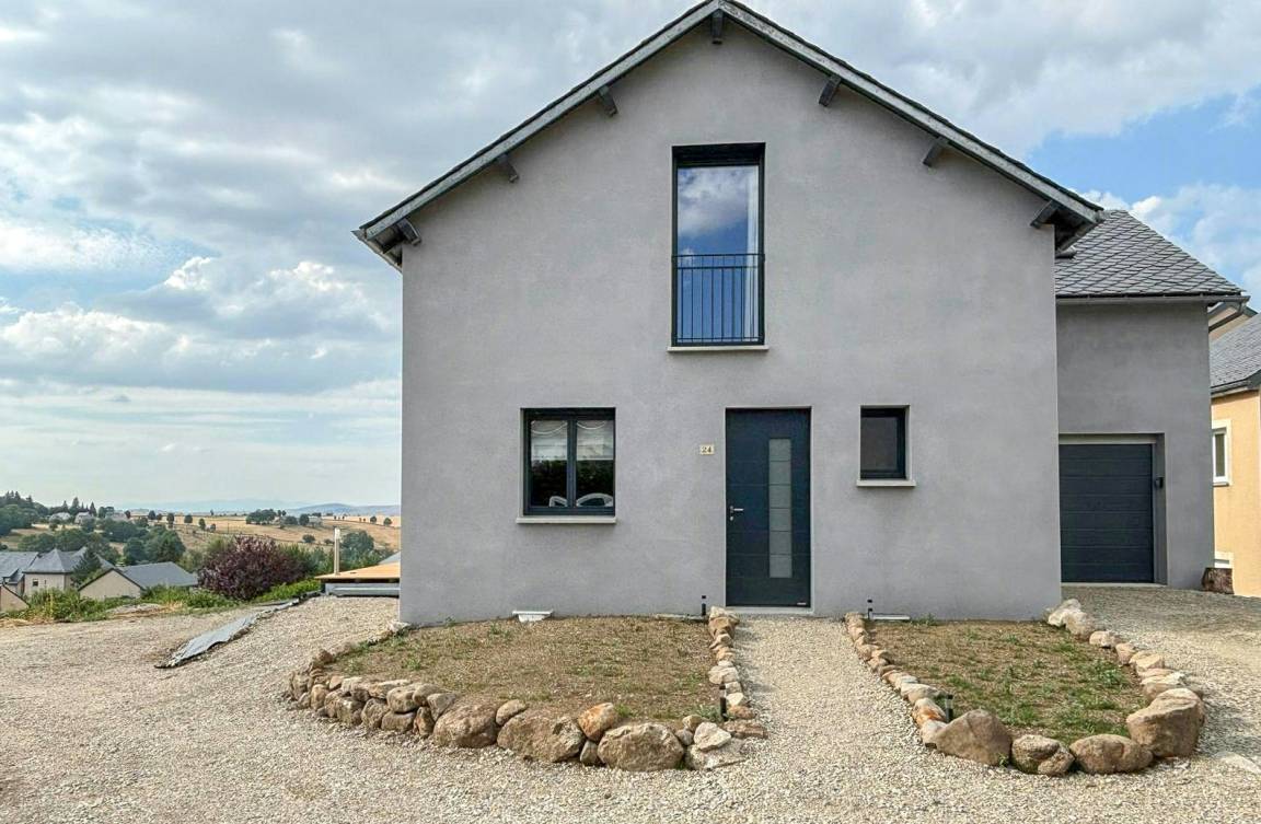 121 M² Maison De Vacances ∙ 3 Chambres ∙ 8 Personnes - Nasbinals