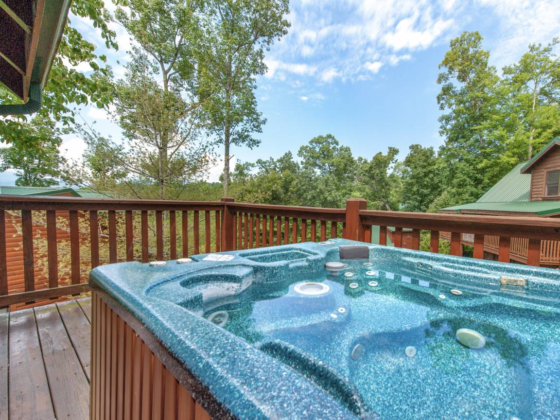 111 M² Cabin ∙ 2 Bedrooms ∙ 8 Guests - Gatlinburg, TN