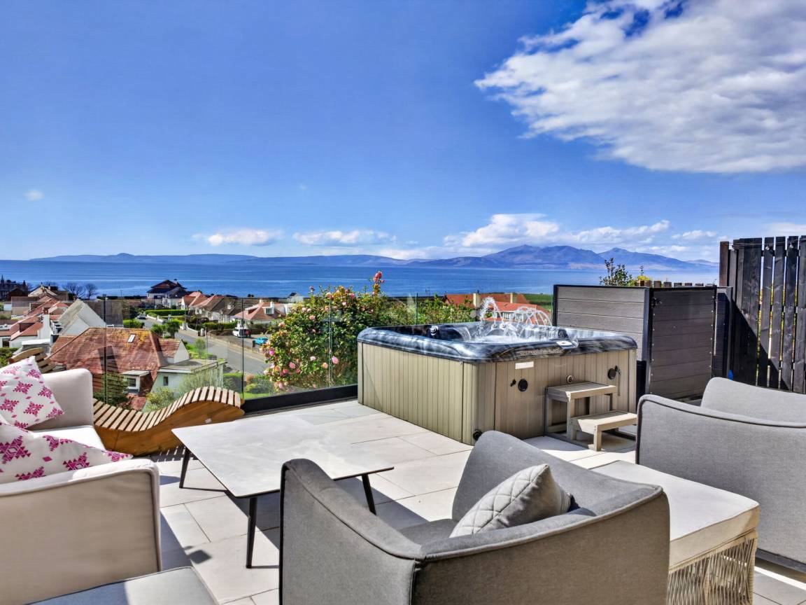 160 M² Ferienhaus ∙ 4 Schlafzimmer ∙ 8 Gäste - Bute