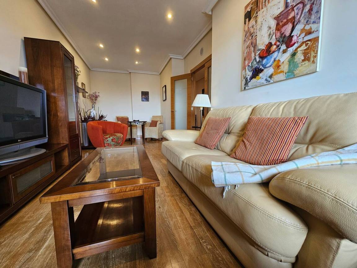 107 M² Apartamento ∙ 2 Habitaciones ∙ 4 Huéspedes - Oviedo