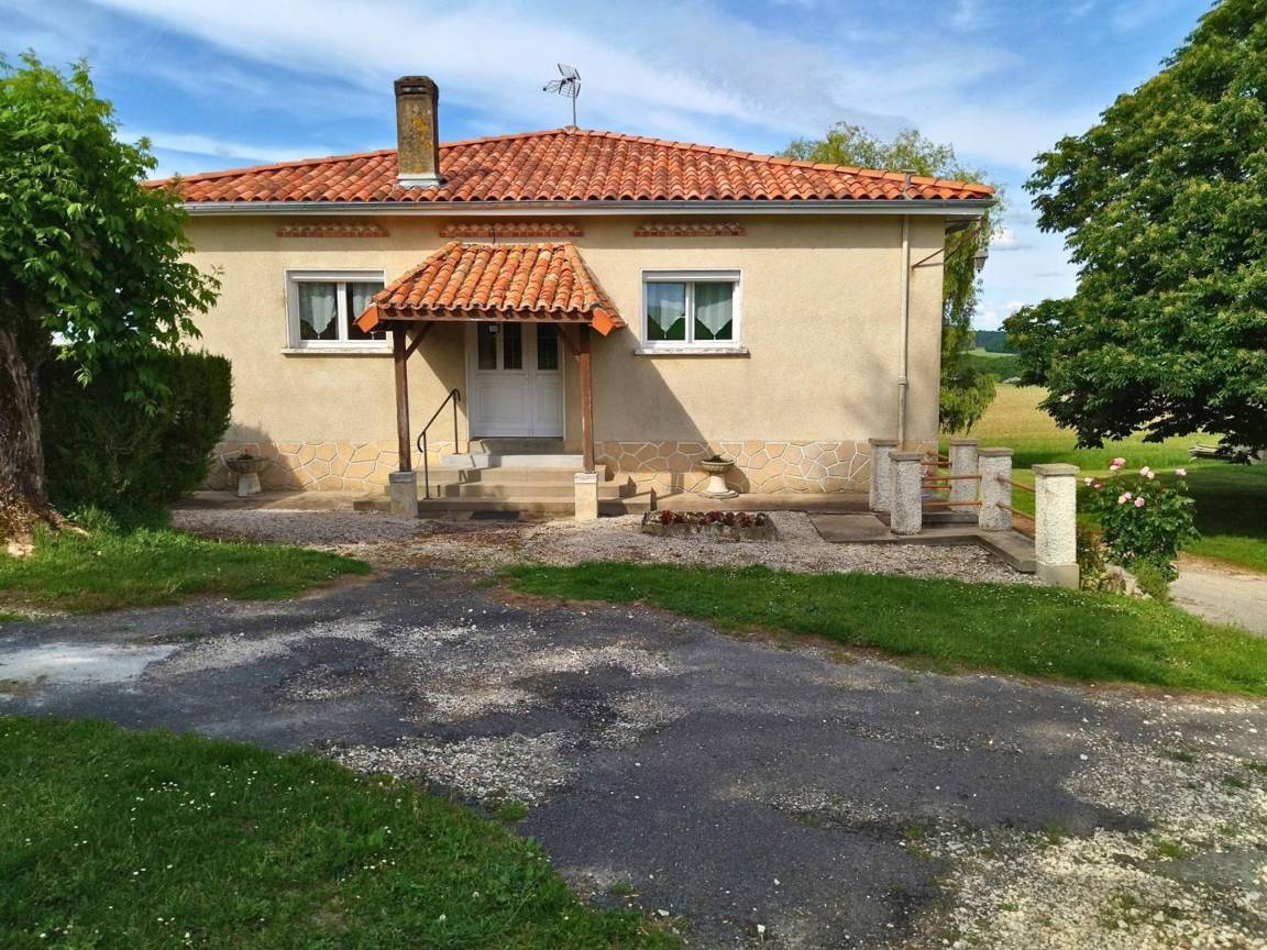 92 M² Cottage ∙ 3 Bedrooms ∙ 6 Guests - Charente