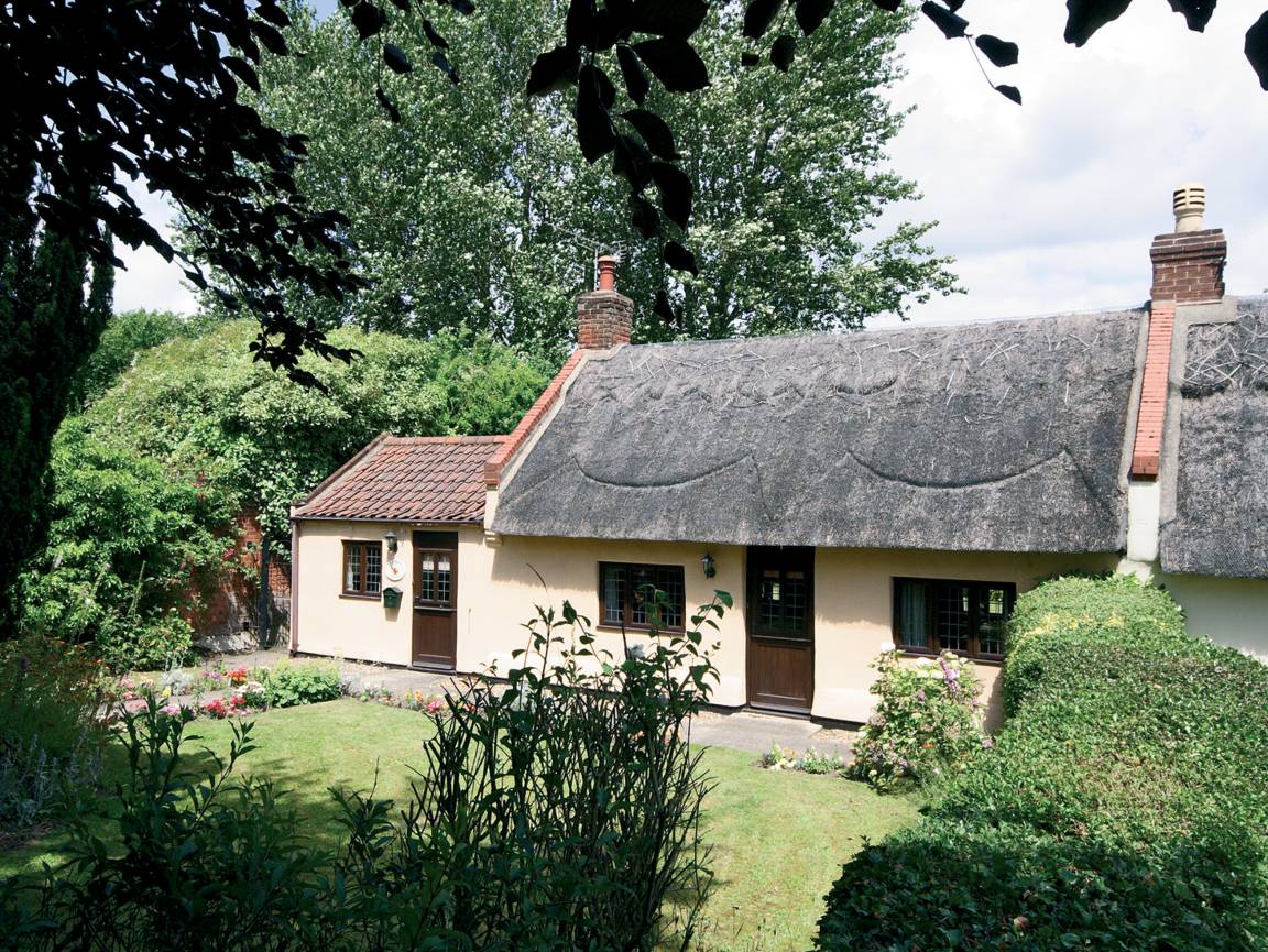 Cottage ∙ 2 Bedrooms ∙ 4 Guests - Horning