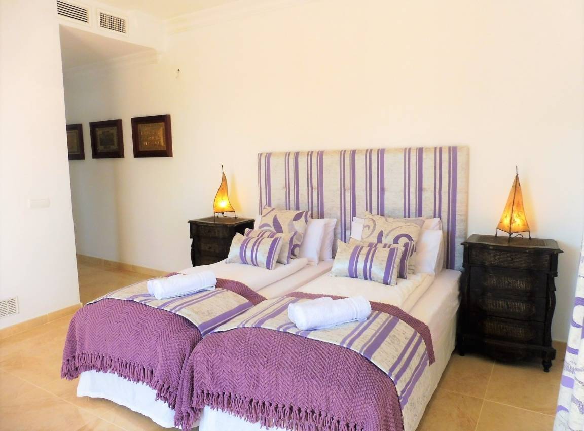 370 m² Ferienhaus ∙ 4 Schlafzimmer ∙ 9 Gäste – Bild 21