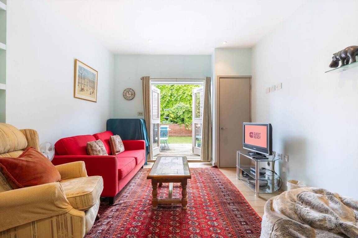 69 M² House ∙ 2 Bedrooms ∙ 5 Guests - Hampton