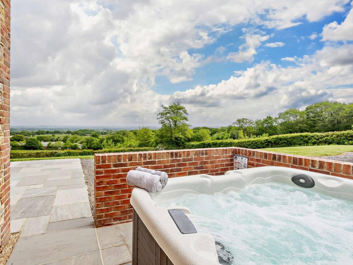 Cottage ∙ 4 Bedrooms ∙ 8 Guests - Taunton