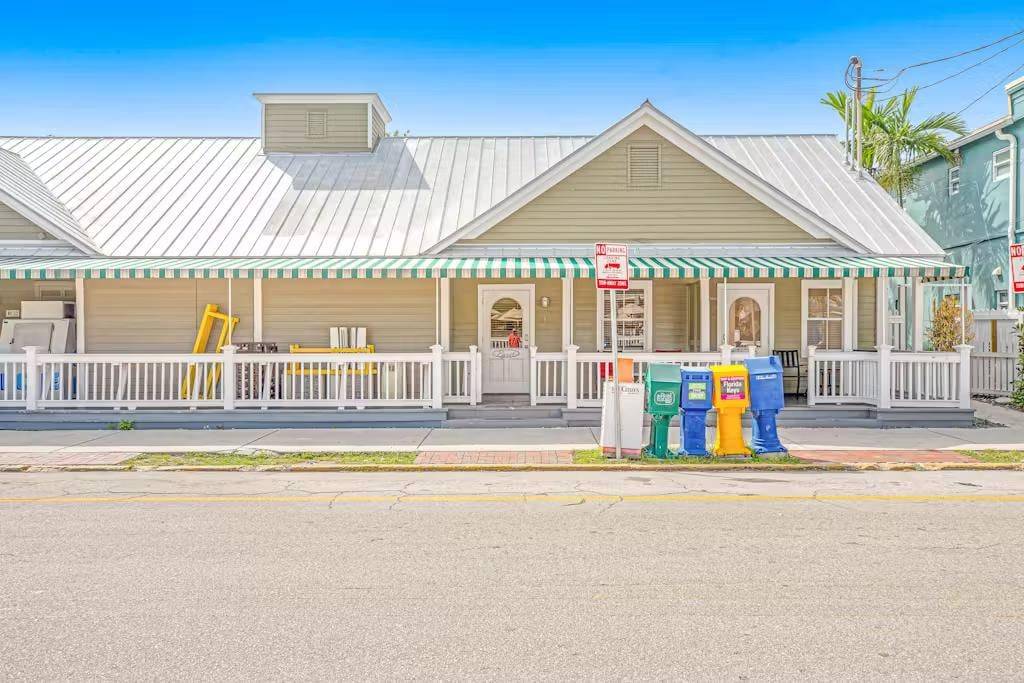 222 M² Ferienhaus ∙ 6 Schlafzimmer ∙ 24 Gäste - Key West, FL