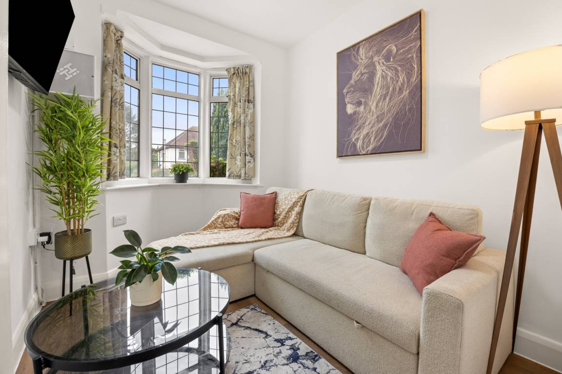 1134 M² House ∙ 4 Bedrooms ∙ 8 Guests - Croydon, UK