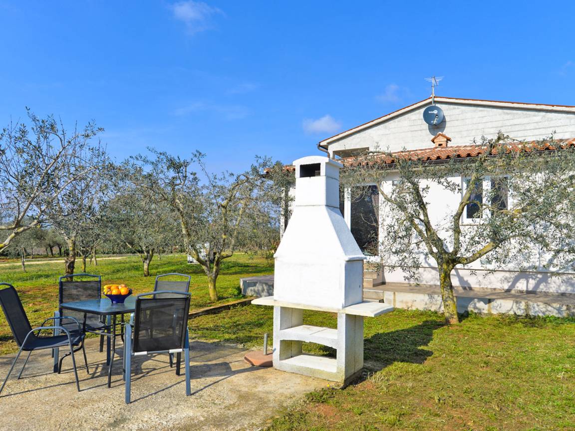 70 M² House ∙ 1 Bedroom ∙ 6 Guests - Pula