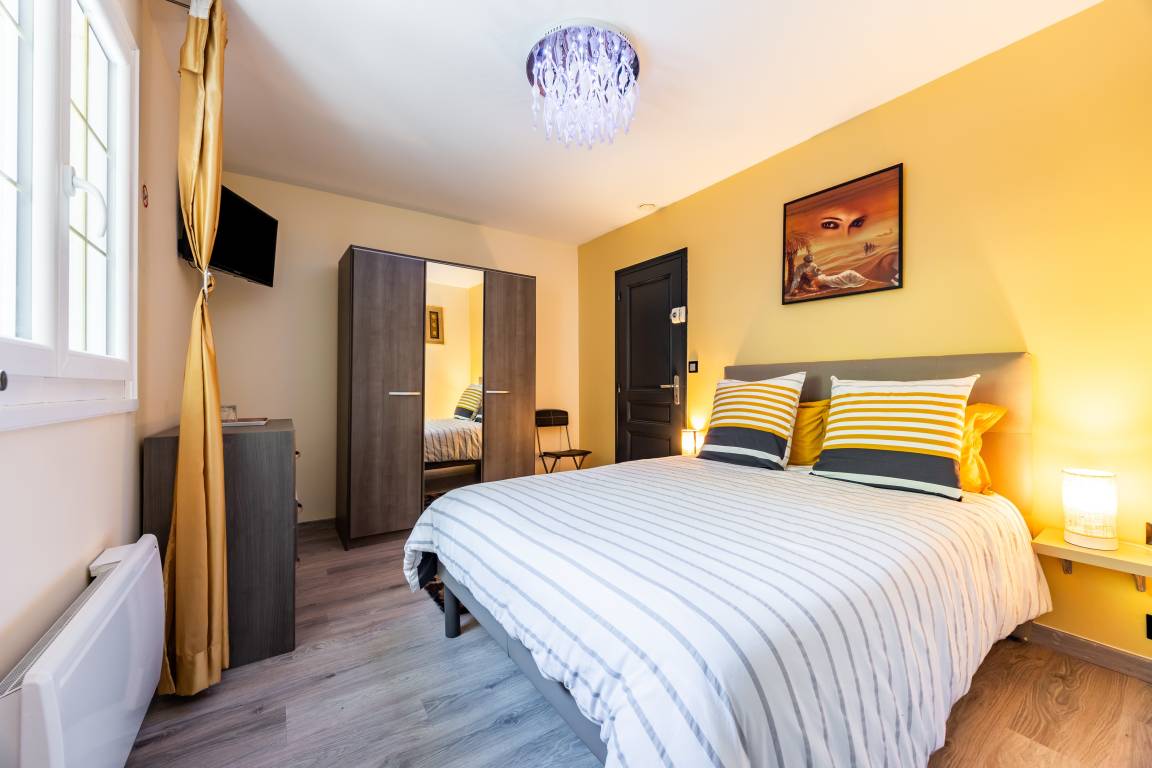 14 M² Chambre D'hôtes ∙ 1 Chambre ∙ 2 Personnes - Castillon-la-Bataille