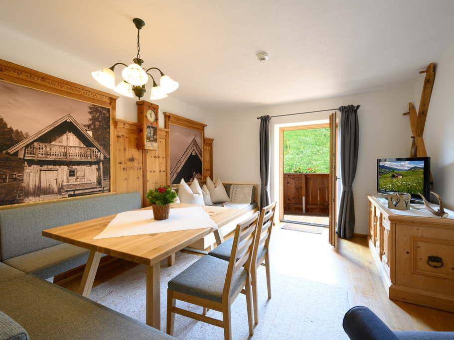80 M² Ferienwohnung ∙ 2 Schlafzimmer ∙ 6 Gäste - Hall in Tirol