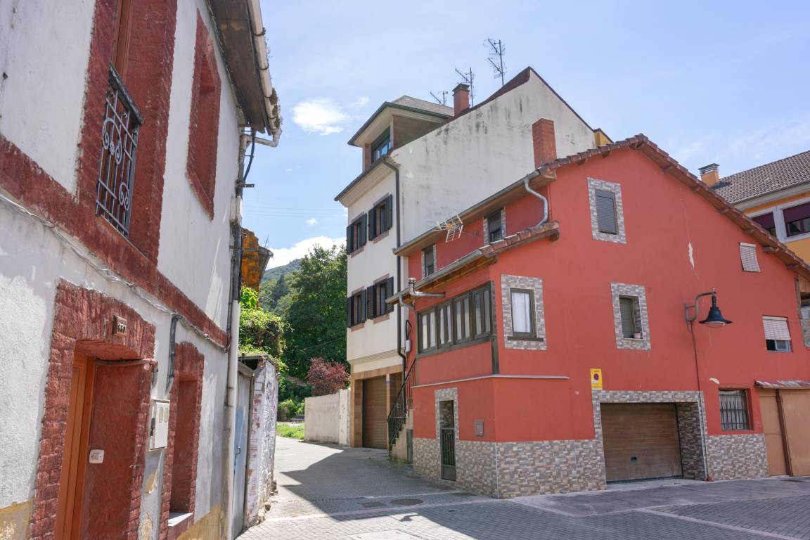137 M² Casa ∙ 2 Habitaciones ∙ 4 Huéspedes - Langreo