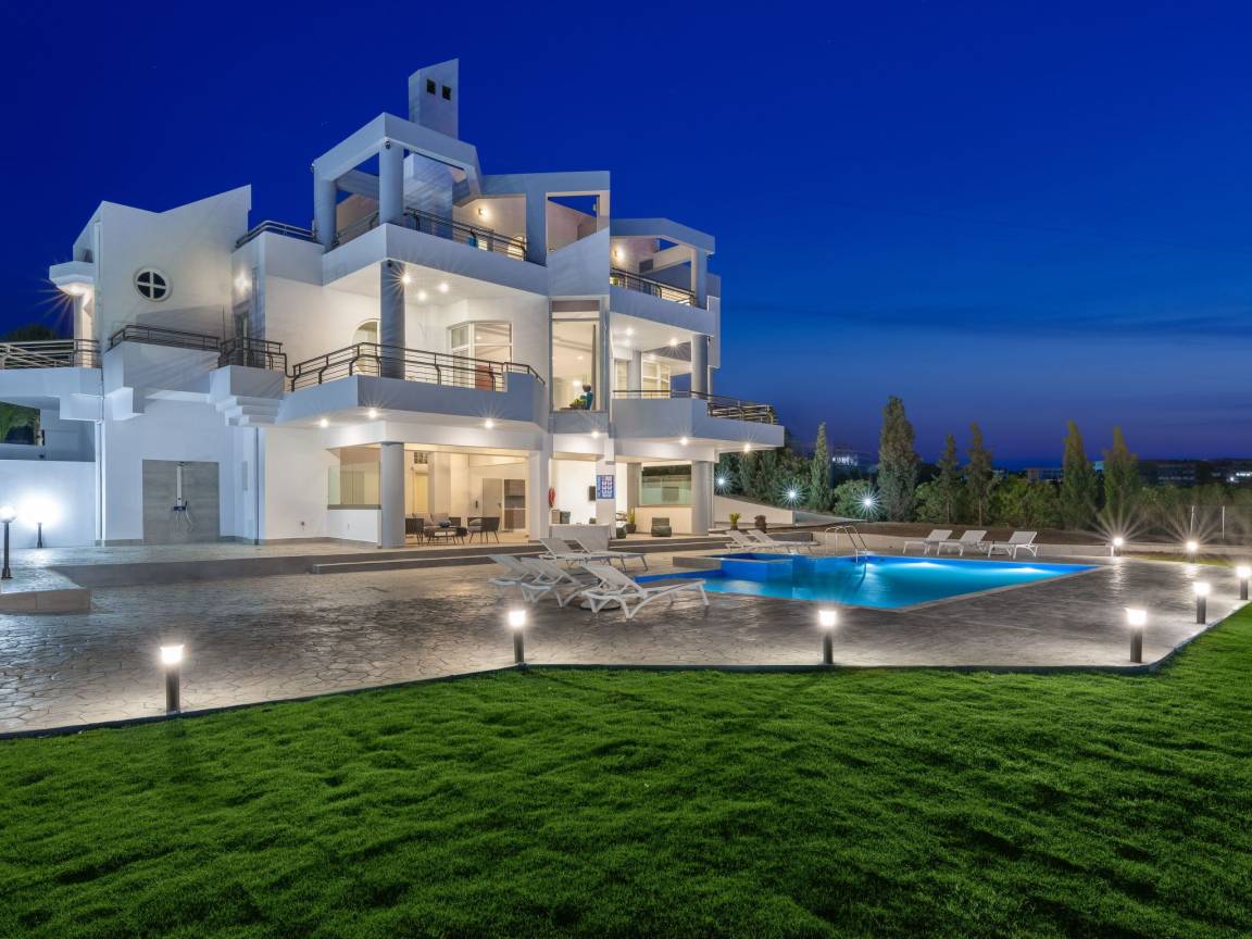 200 M² House ∙ 6 Bedrooms ∙ 14 Guests - Rhodes