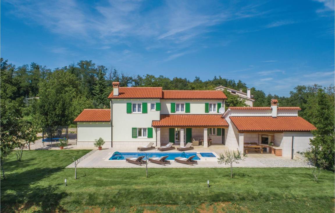 208 M² House ∙ 4 Bedrooms ∙ 10 Guests - Pazin