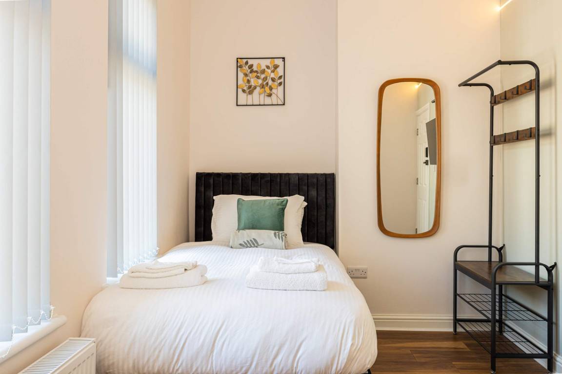 Ferienwohnung ∙ 4 Schlafzimmer ∙ 8 Gäste - Stockport