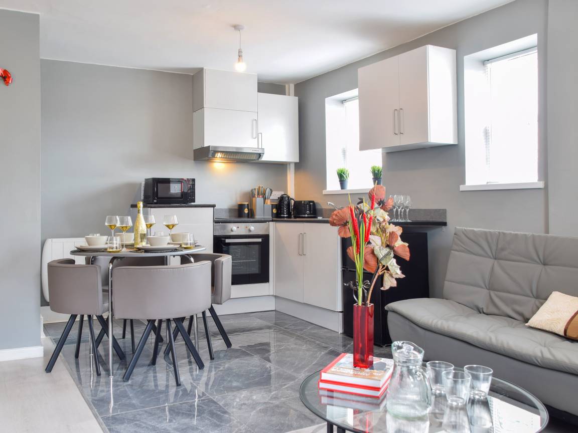 Apartment ∙ 2 Bedrooms ∙ 5 Guests - Rudyard Lake