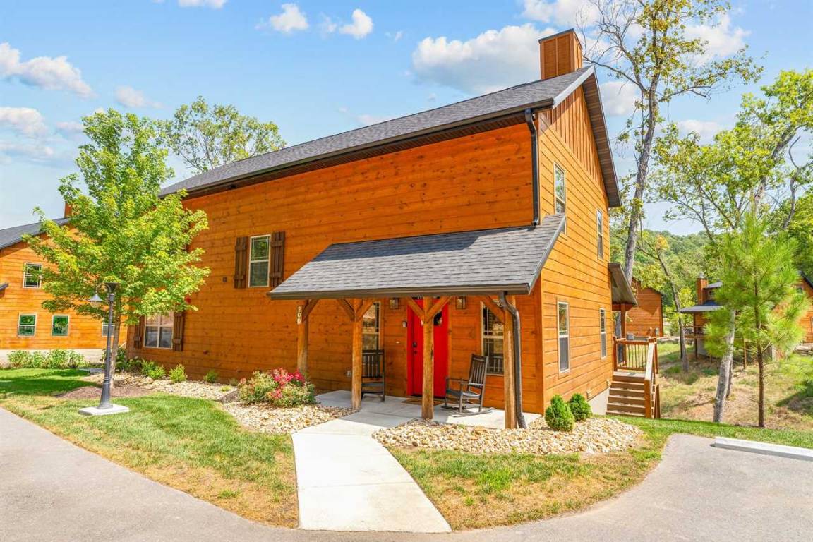 Cabin ∙ 4 Bedrooms ∙ 11 Guests - Branson, MO