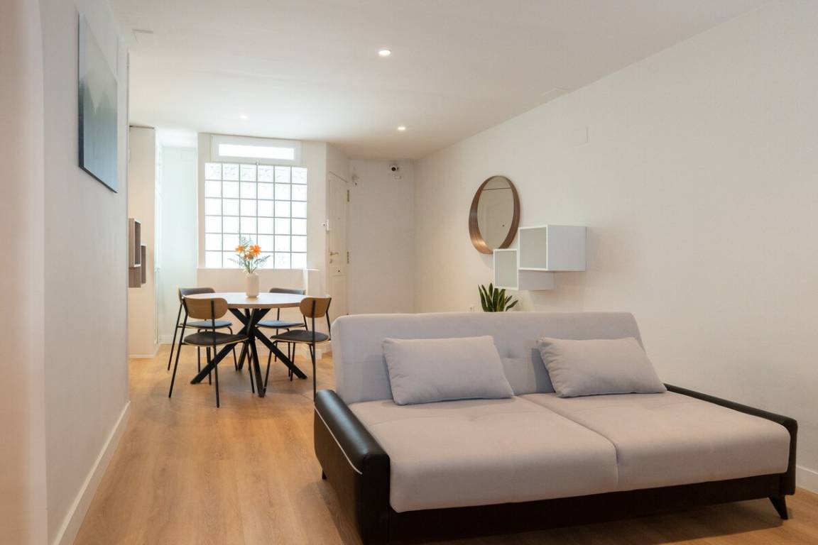 70 M² Huoneisto ∙ 2 Makuuhuonetta ∙ 4 Vierasta - Barcelona