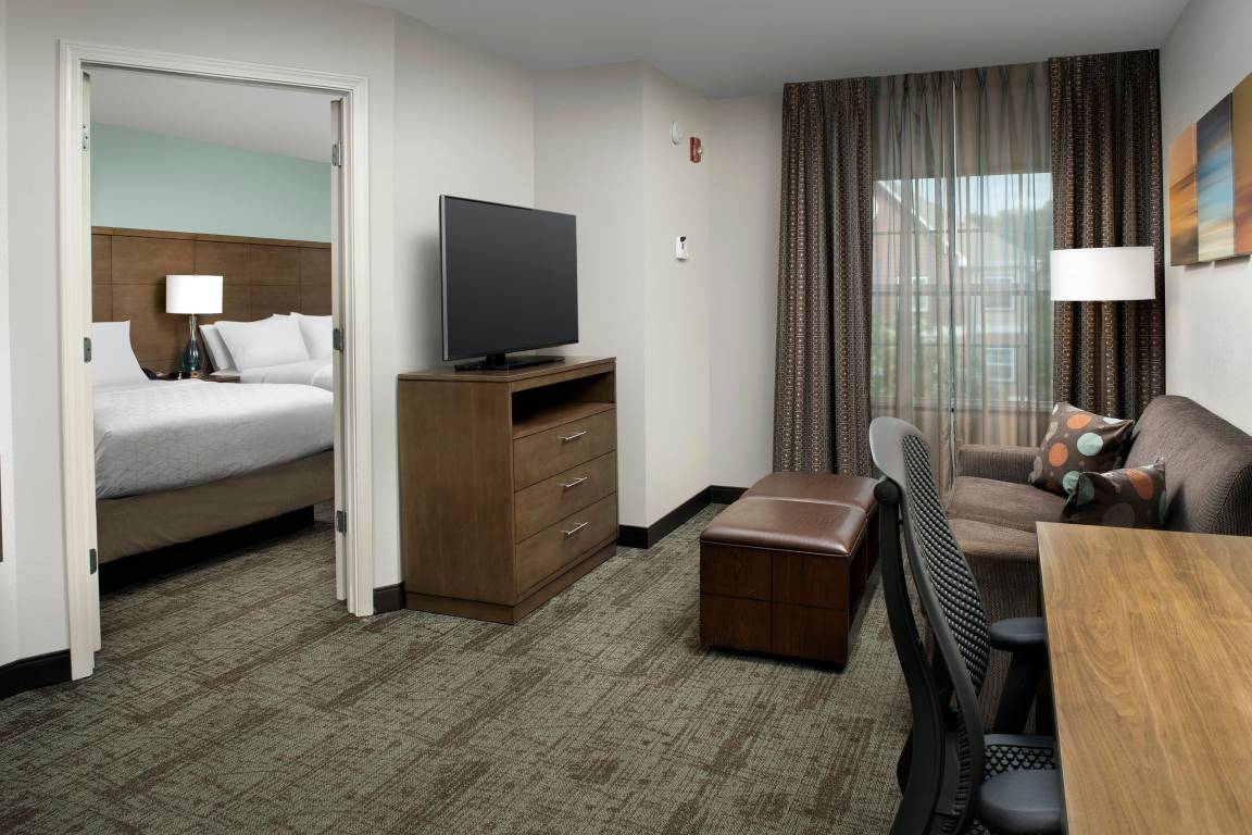 Hotel ∙ 1 Bedroom ∙ 6 Guests - Greenville, SC