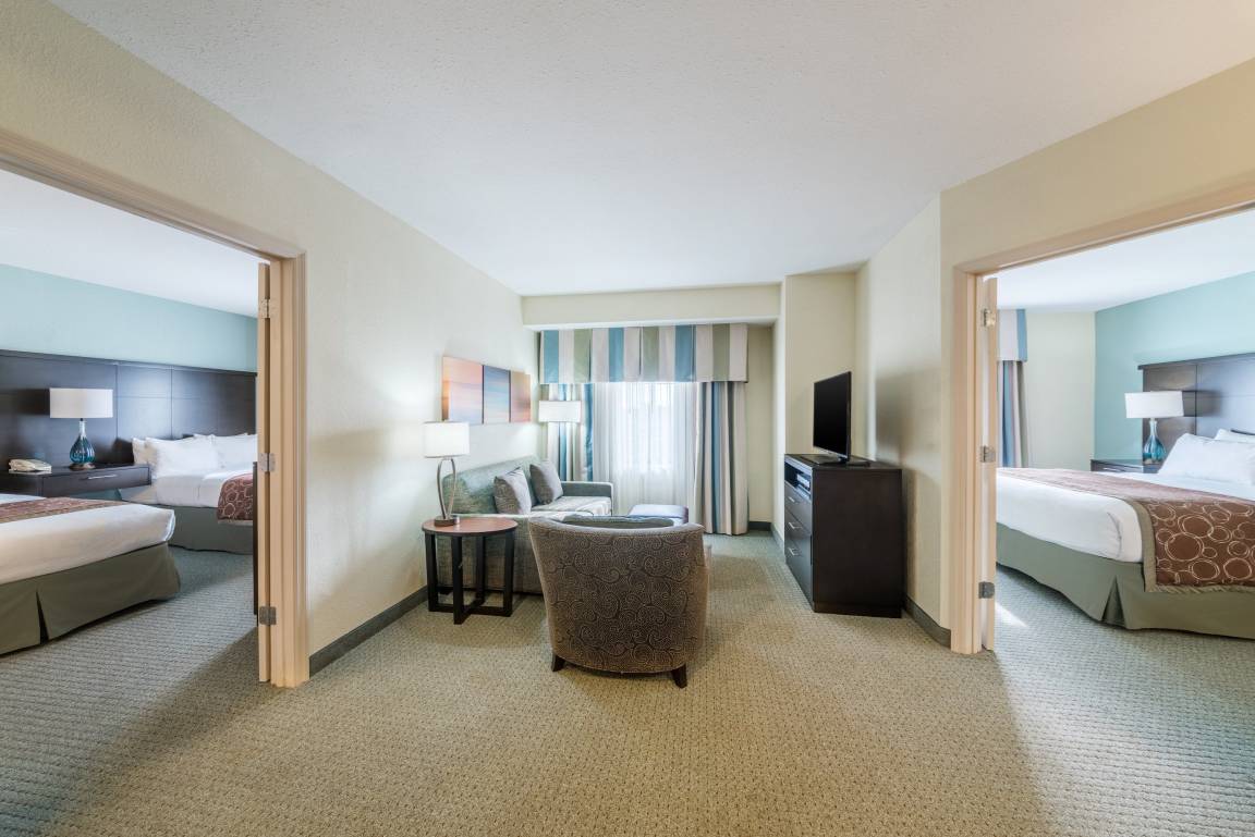 Hotel ∙ 2 Bedrooms ∙ 8 Guests - Oconomowoc, WI