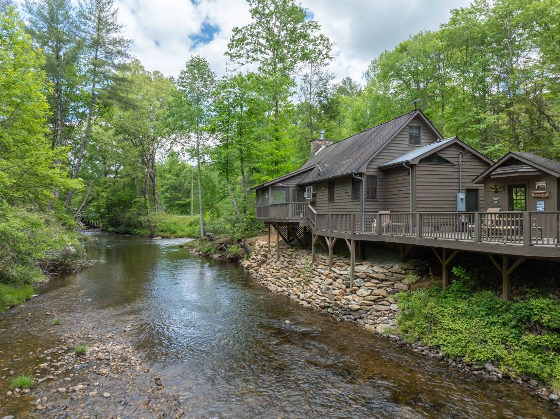 140 M² Cabin ∙ 3 Bedrooms ∙ 6 Guests - Robbinsville, NC