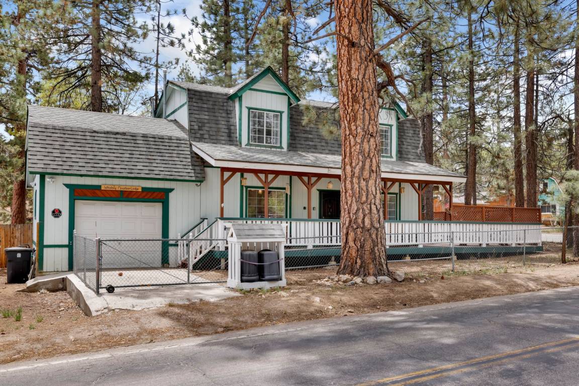 116 M² Cabin ∙ 3 Bedrooms ∙ 7 Guests - Big Bear, CA
