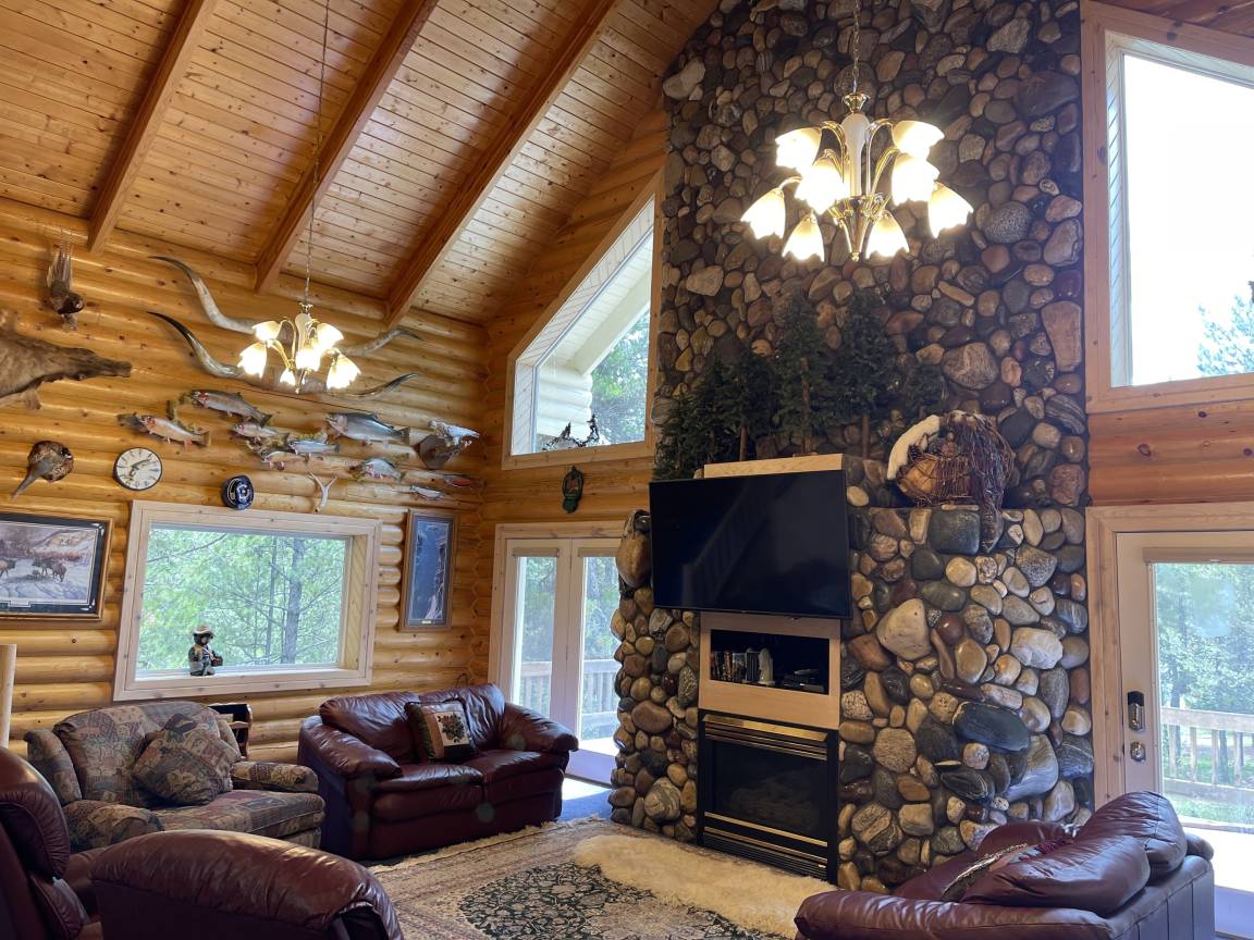 279 M² Cabin ∙ 4 Bedrooms ∙ 14 Guests - Island Park, ID