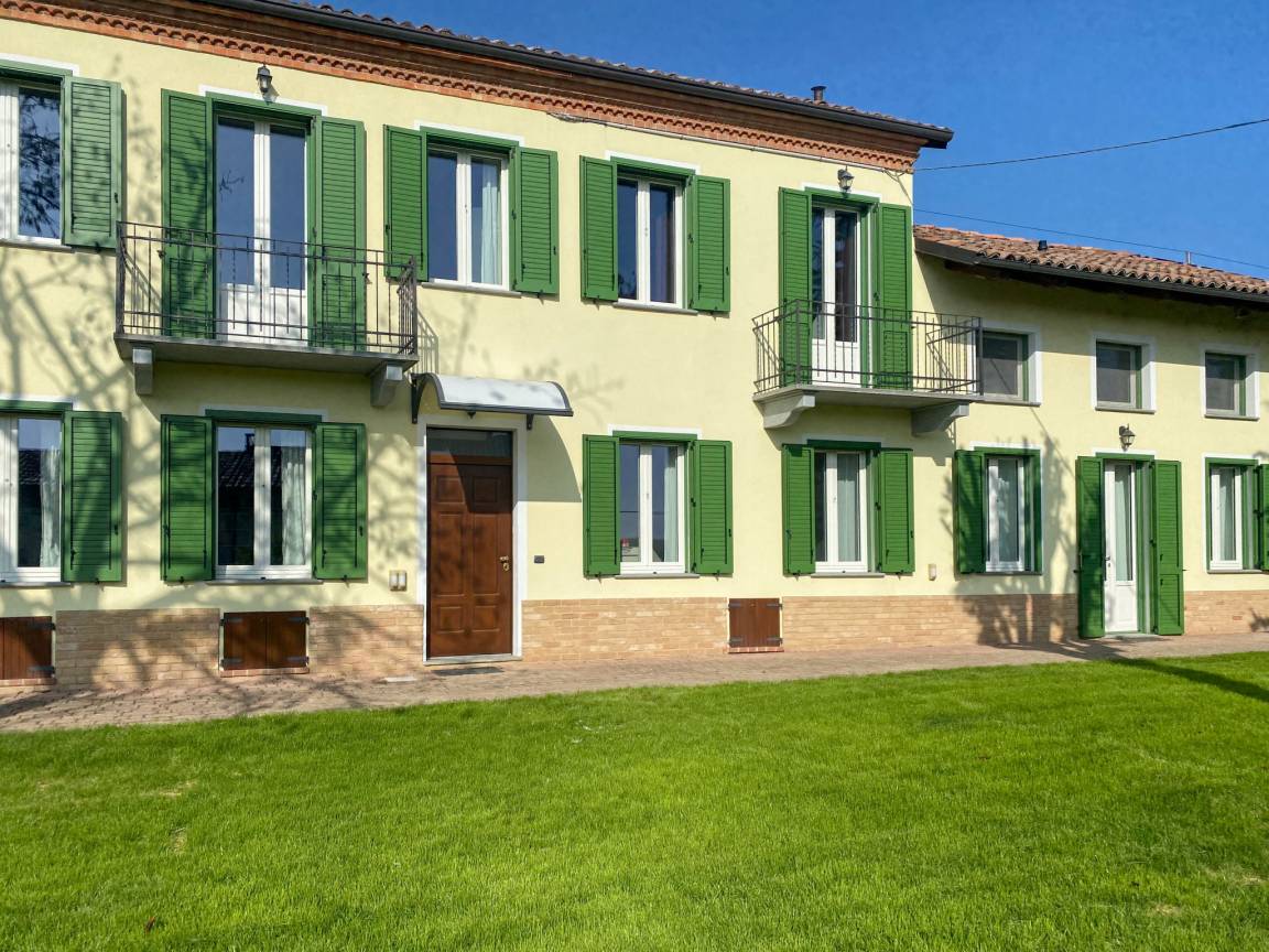 250 M² Ferienhaus ∙ 3 Schlafzimmer ∙ 8 Gäste - Asti