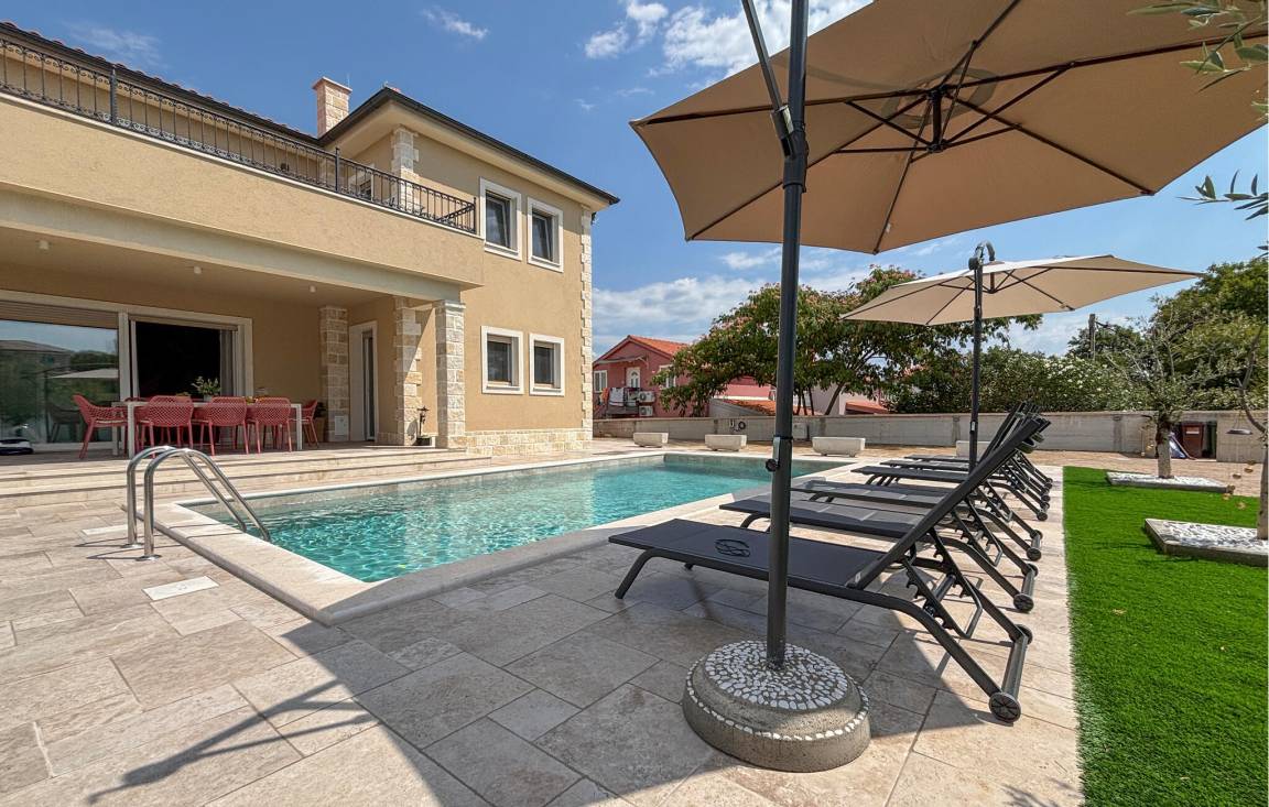 244 M² House ∙ 4 Bedrooms ∙ 8 Guests - Malinska