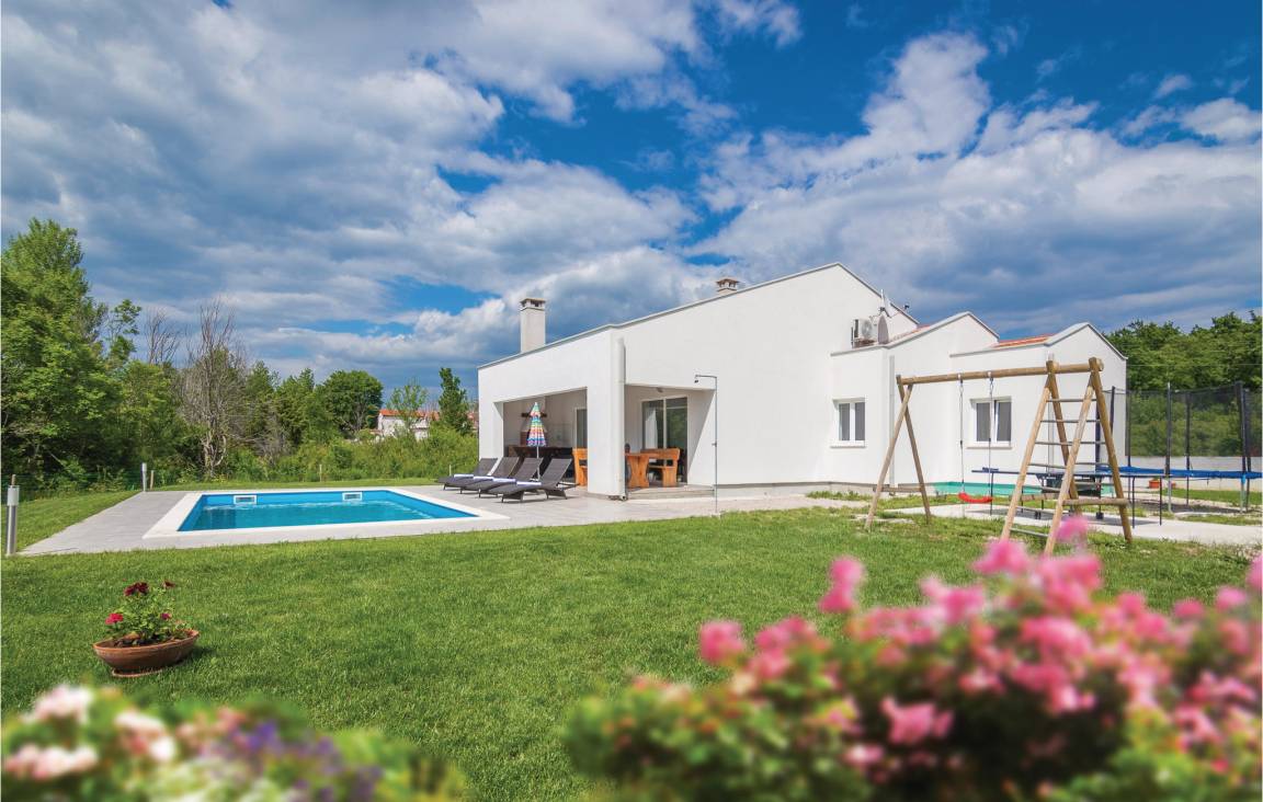 96 M² House ∙ 3 Bedrooms ∙ 8 Guests - Rabac