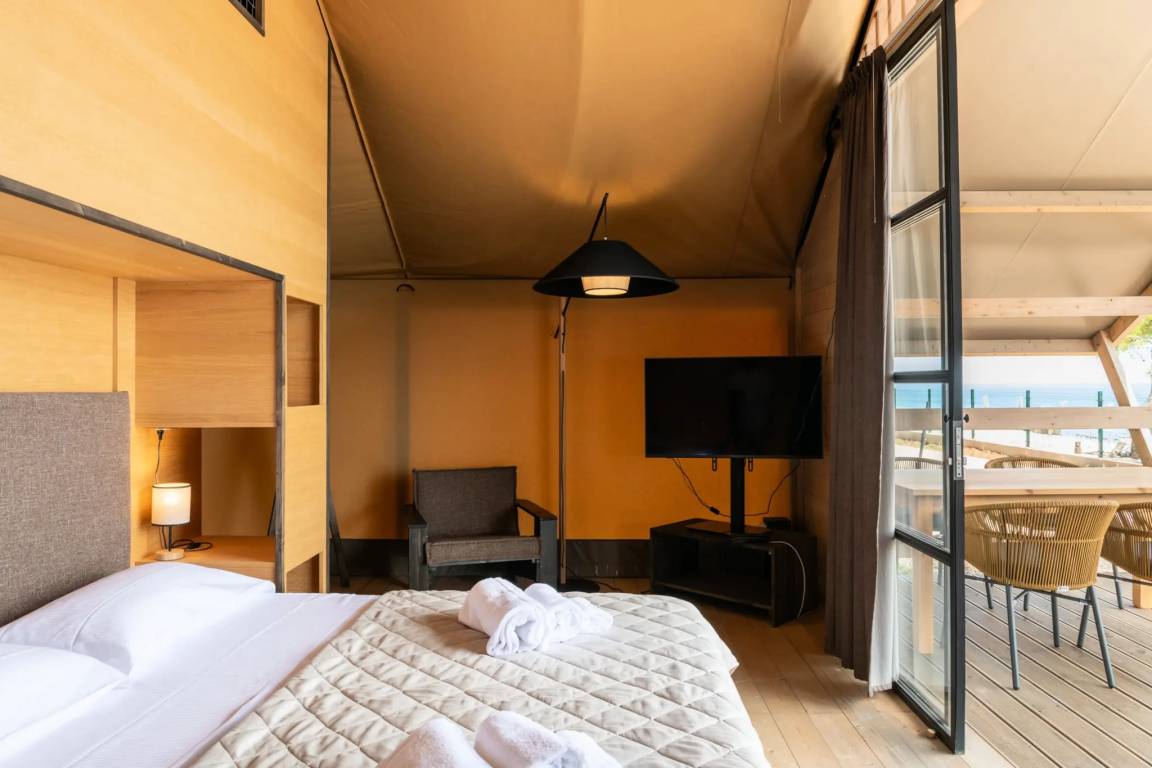 48 M² Asuntovaunu ∙ 2 Makuuhuonetta ∙ 3 Vierasta - Calabria