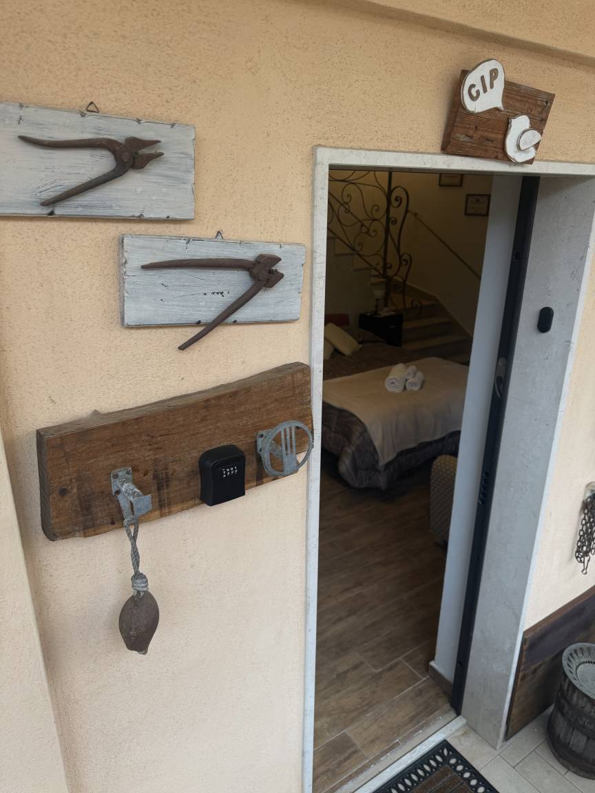 Accogliente Appartamento con Giardino e WiFi Gratuito Liguorini House