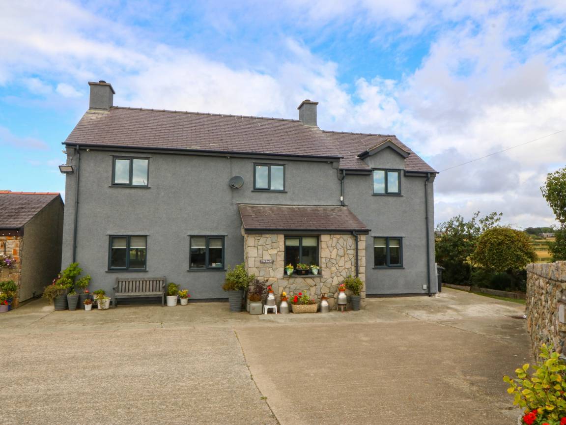 Cottage ∙ 4 Bedrooms ∙ 8 Guests - Wales