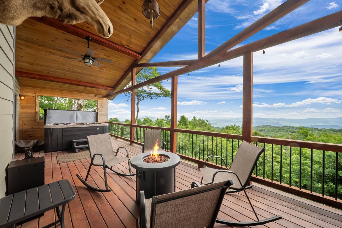 House ∙ 4 Bedrooms ∙ 10 Guests - Beech Mountain, NC