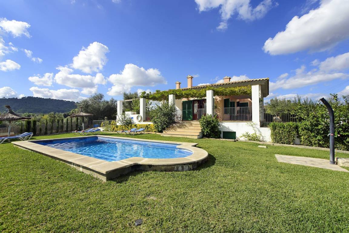 120 M² Villa ∙ 3 Bedrooms ∙ 6 Guests - Balearic Islands