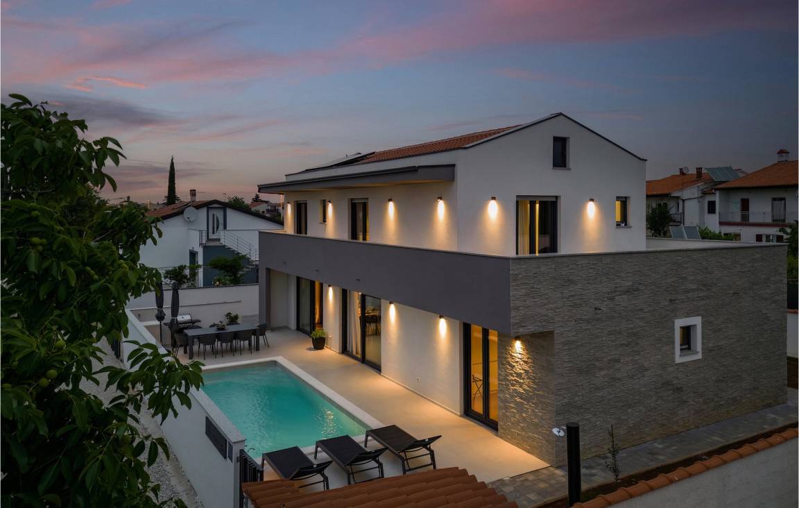 160 M² House ∙ 4 Bedrooms ∙ 9 Guests - Pula