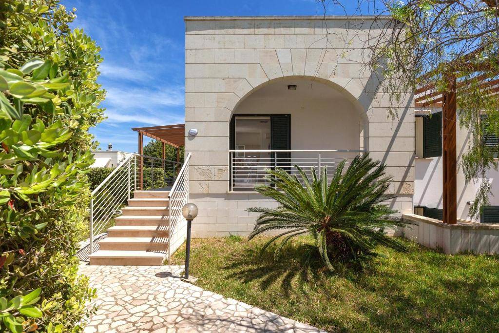 110 M² Villa ∙ 3 Bedrooms ∙ 12 Guests - Otranto
