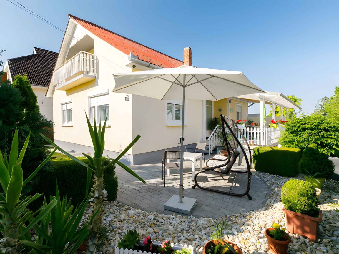 110 M² Ferienhaus ∙ 3 Schlafzimmer ∙ 6 Gäste - Csopak